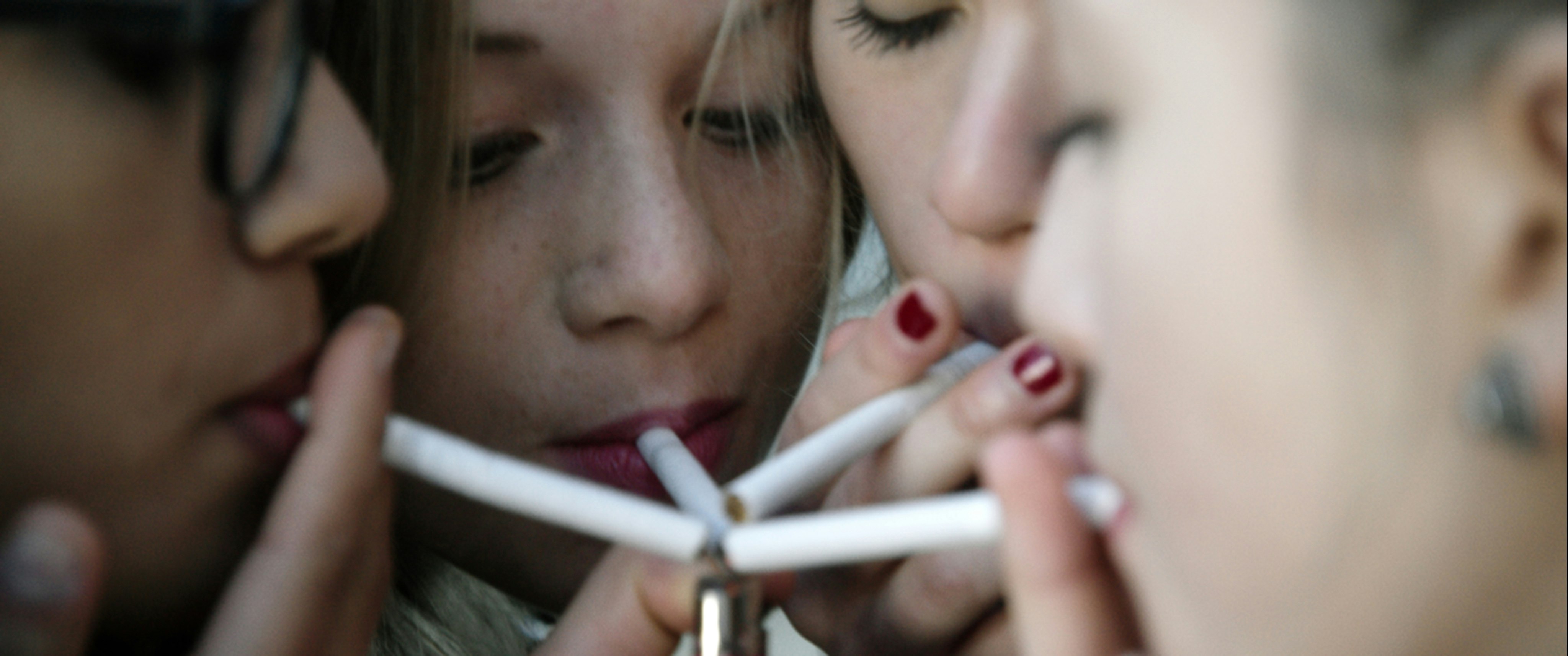 Amateur Smoking Girls